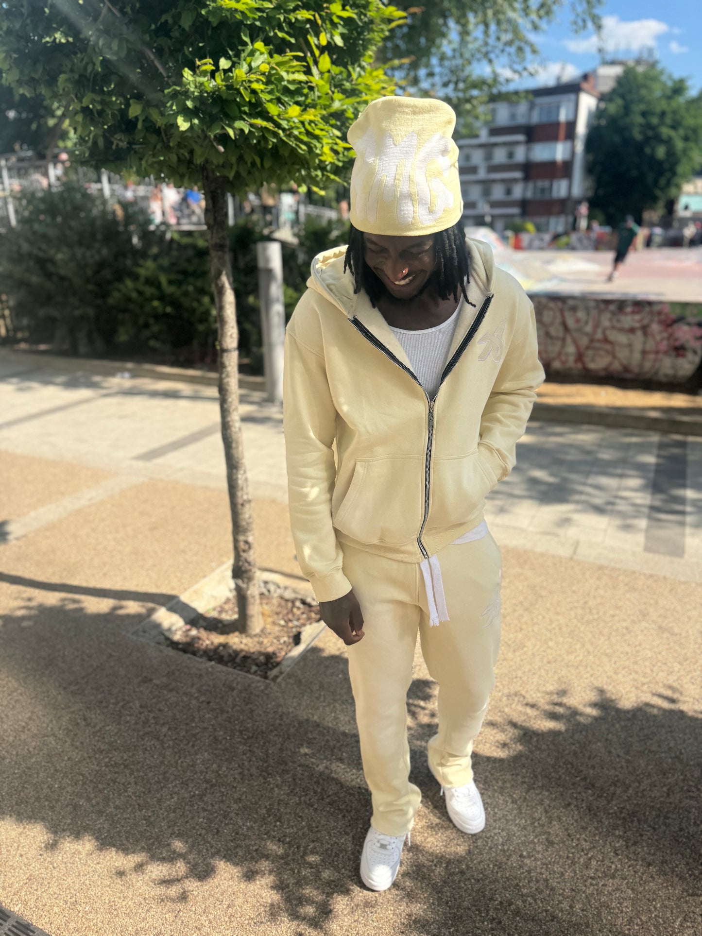 AMG DRIP LOGO BEANIE - BEIGE/WHITE